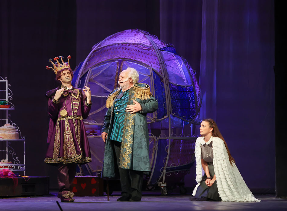 Ester Pavlů v roli Popelky v Rossiniho stejnojmenné opeře La Cenerentola, Národní opera a balet v Sofii, Bulharsko, 17. listopadu 2021, foto: Popelka